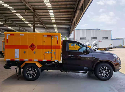 建始爆破器材运输车